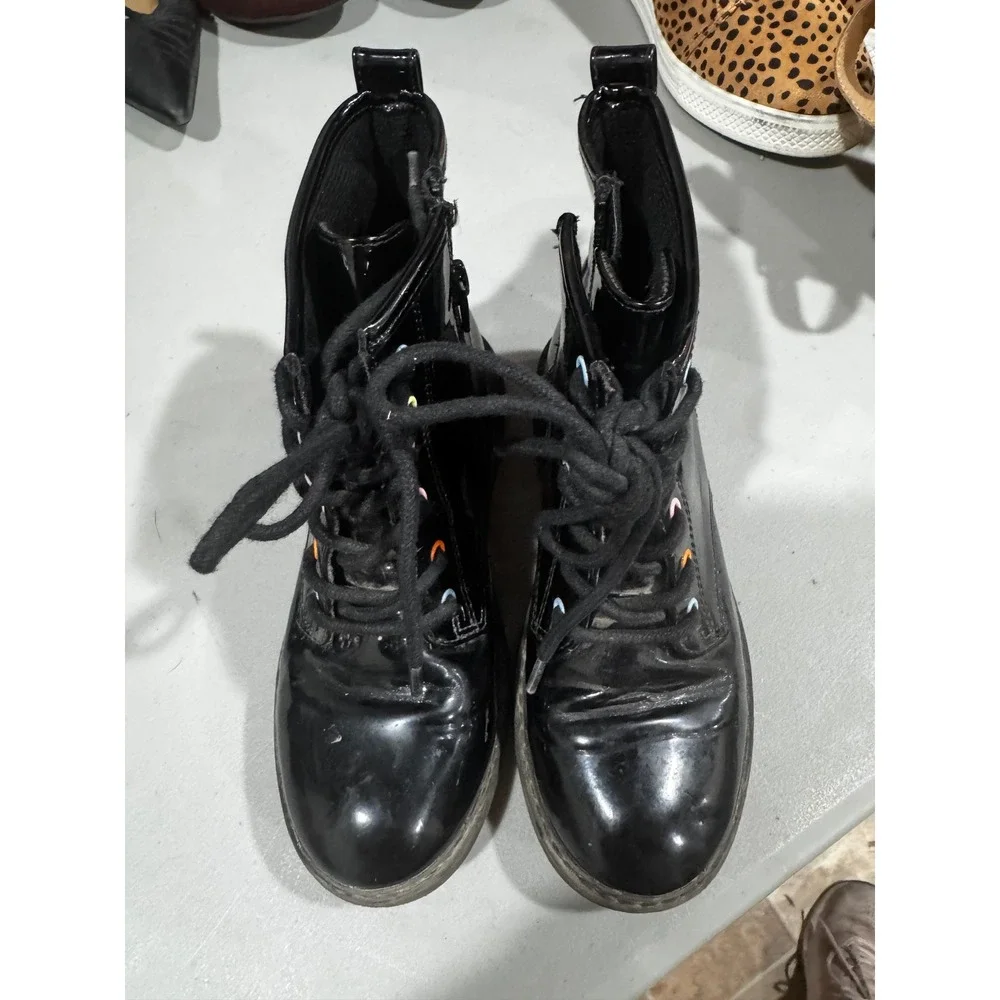The Childrens Place Girls Black Patent Heart Sequin Combat Boots Size 2 Kids